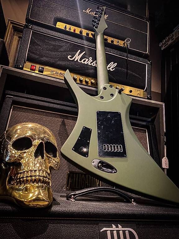 Musikinstrumente: CEM Guitars Trigger – Gebraucht aus Montreux von Alligator-AMPS 2