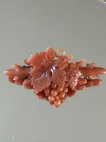 Broche vintage en résine avec motif de grappe de raisin
