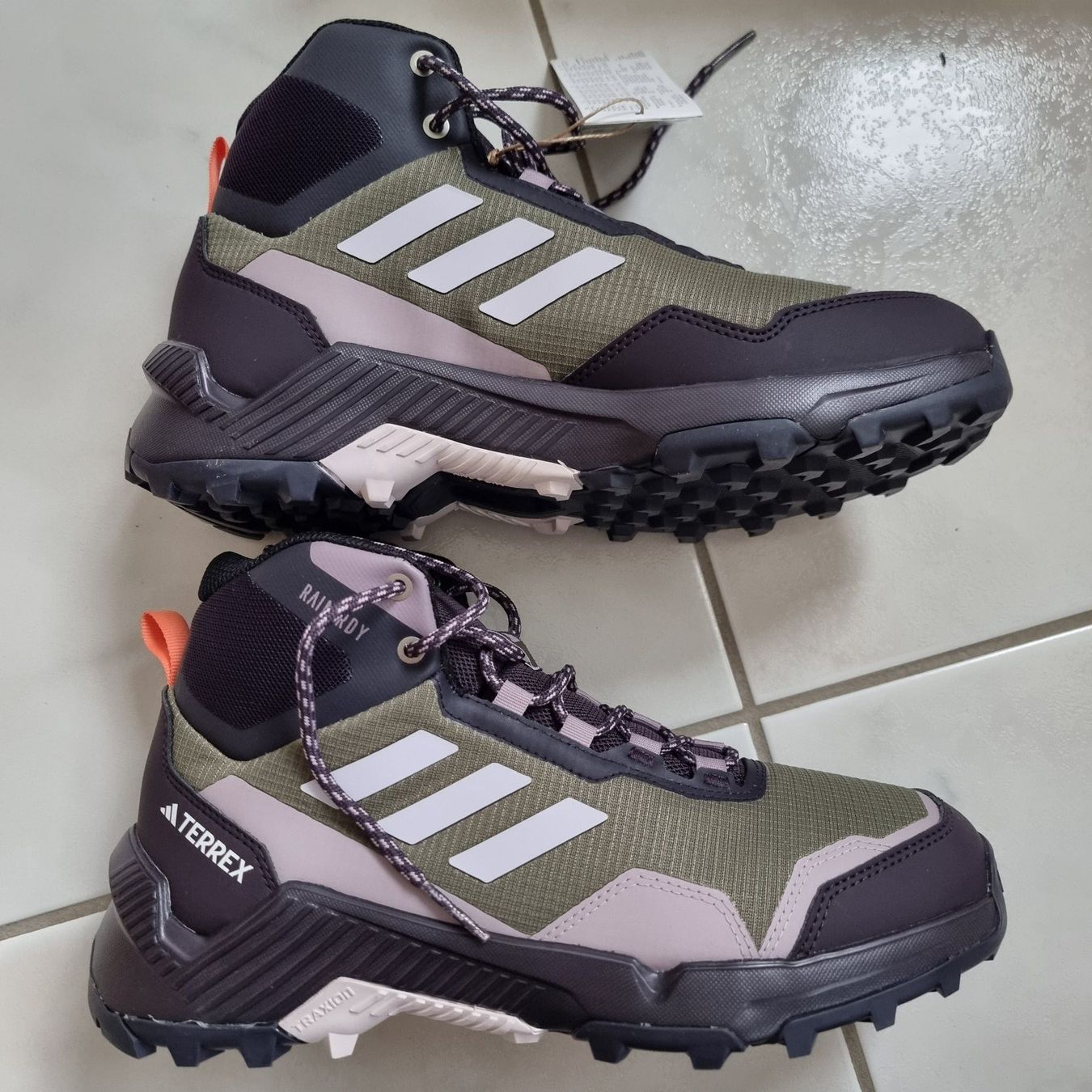 Adidas Damenschuhe: NEUE Adidas Terrex Wanderschuhe Wasserfest, Gr. 40 2/3 – Neu und originalverpackt aus Arth von Africa44 2