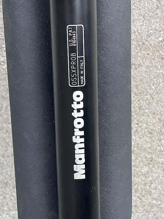 Manfrotto Trépieds & Accessoires: Manfrotto 055XPROB Stativ mit 410 Kopf – D'occasion à Bern par leoniesarah 1