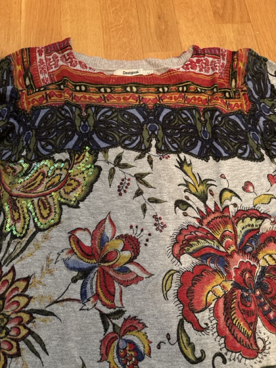 Desigual Pulls & Sweat-shirts: Desigual Pullover bunt mit Blumenmuster Grösse M – D'occasion à Basel par clemens2 2