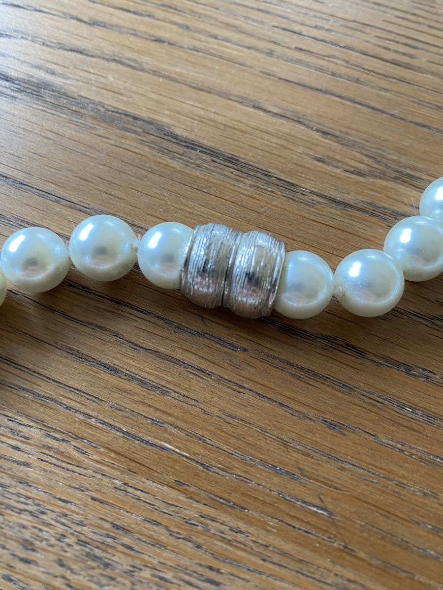 Catenine: Perlenkette mit Magnetverschluss (Modeschmuck) – Usato da Burgdorf venduto da allesolivia 1