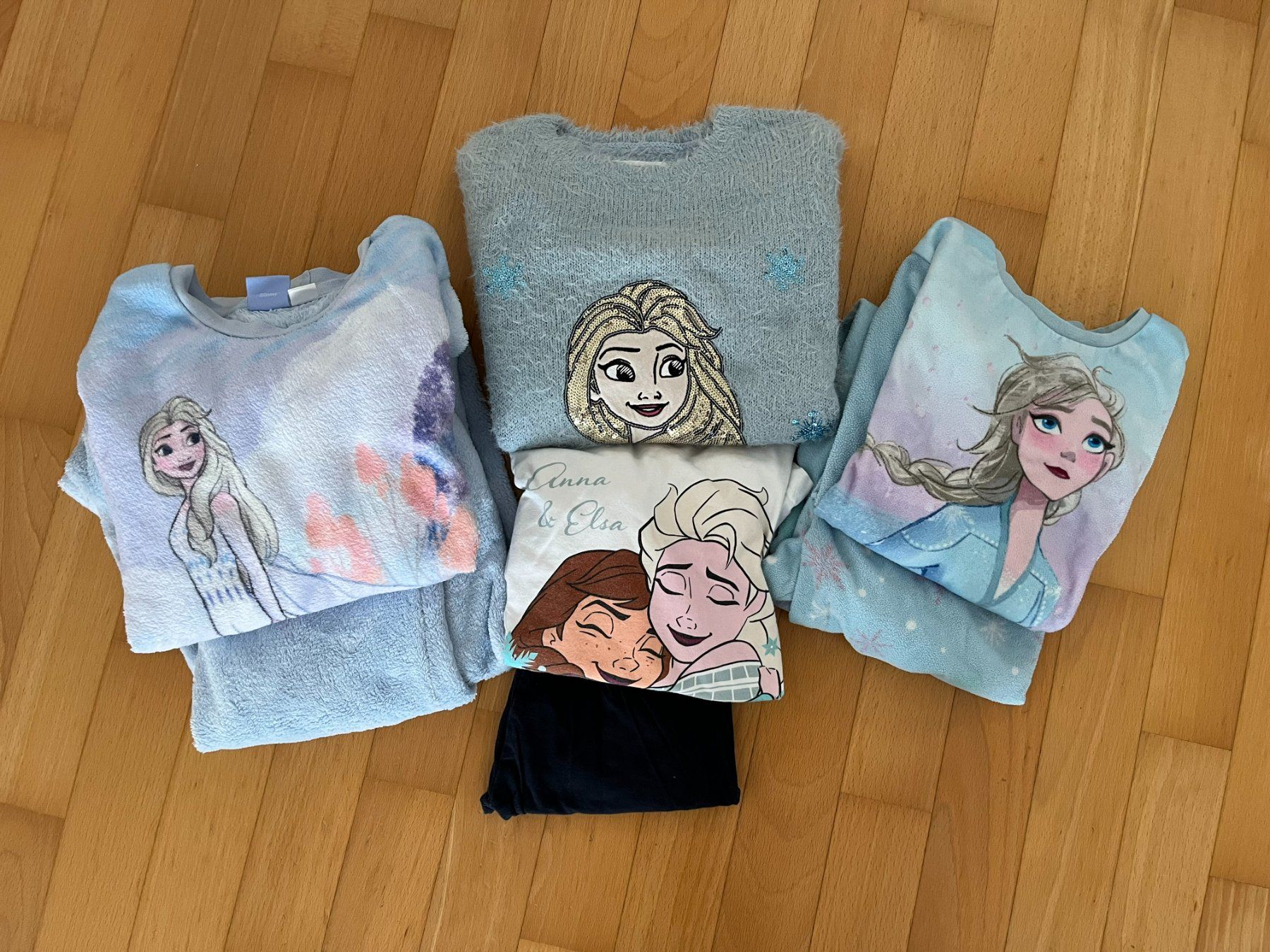 Disney Pigiama & Simili: Frozen - Die Eiskönigin-Set, Grösse 134/140 – Usato da Muttenz venduto da Juvenile33