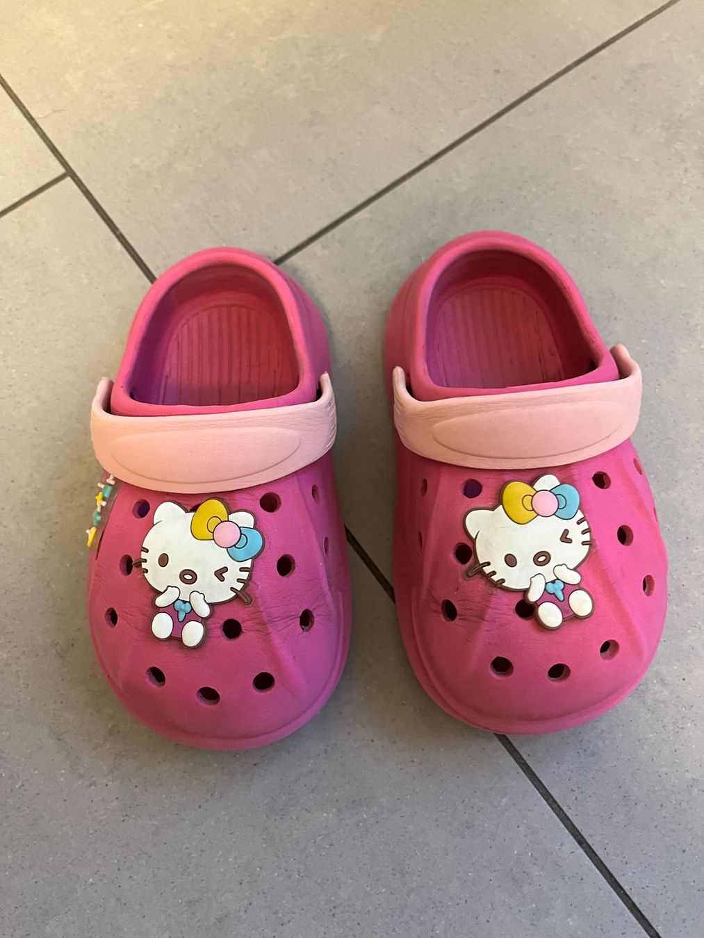 Scarpe per ragazze: Pinkige Hello Kitty Schuhe, Gr. 28 – Usato da Zürich venduto da jmg_8005