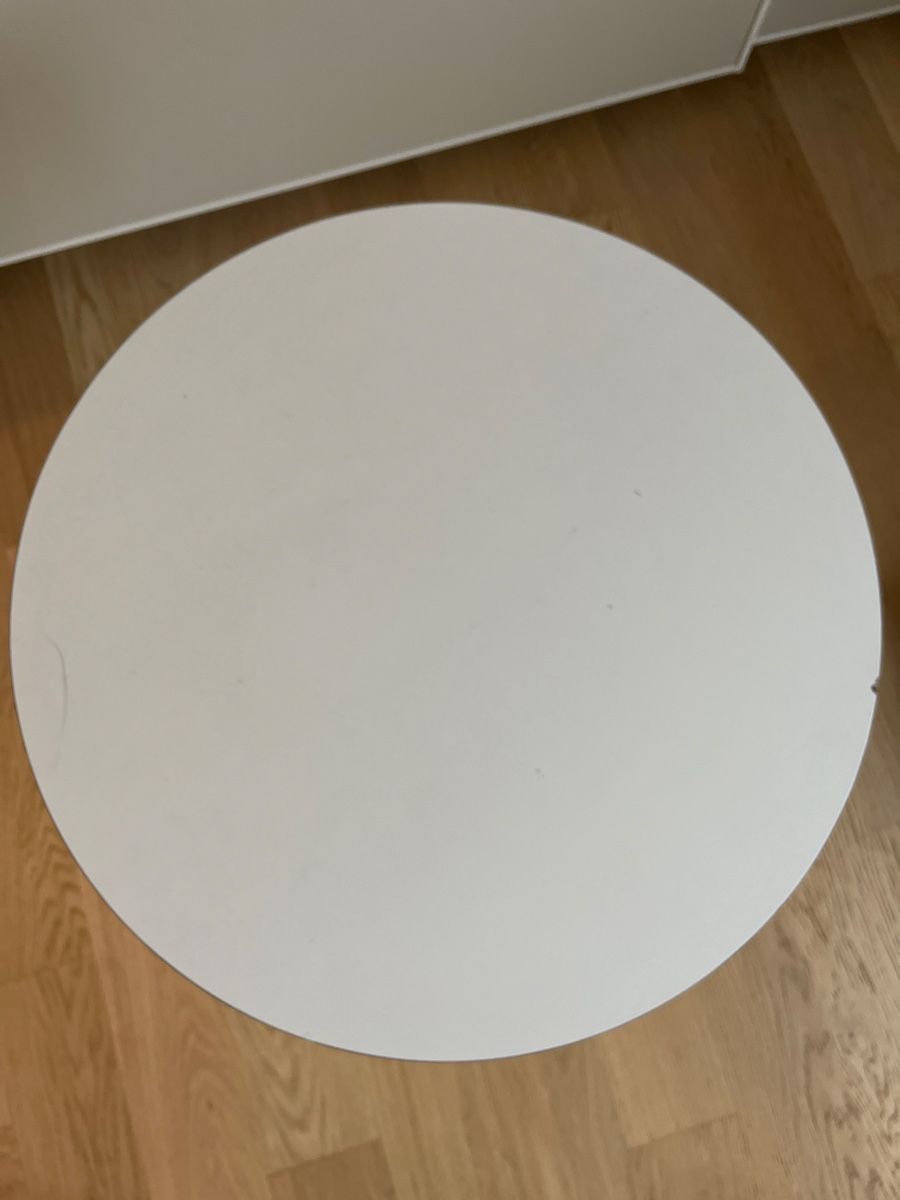 Tische: Saarinen Tulip Couchtisch, 51cm – Gebraucht aus Uitikon Waldegg von Lusha_ 1