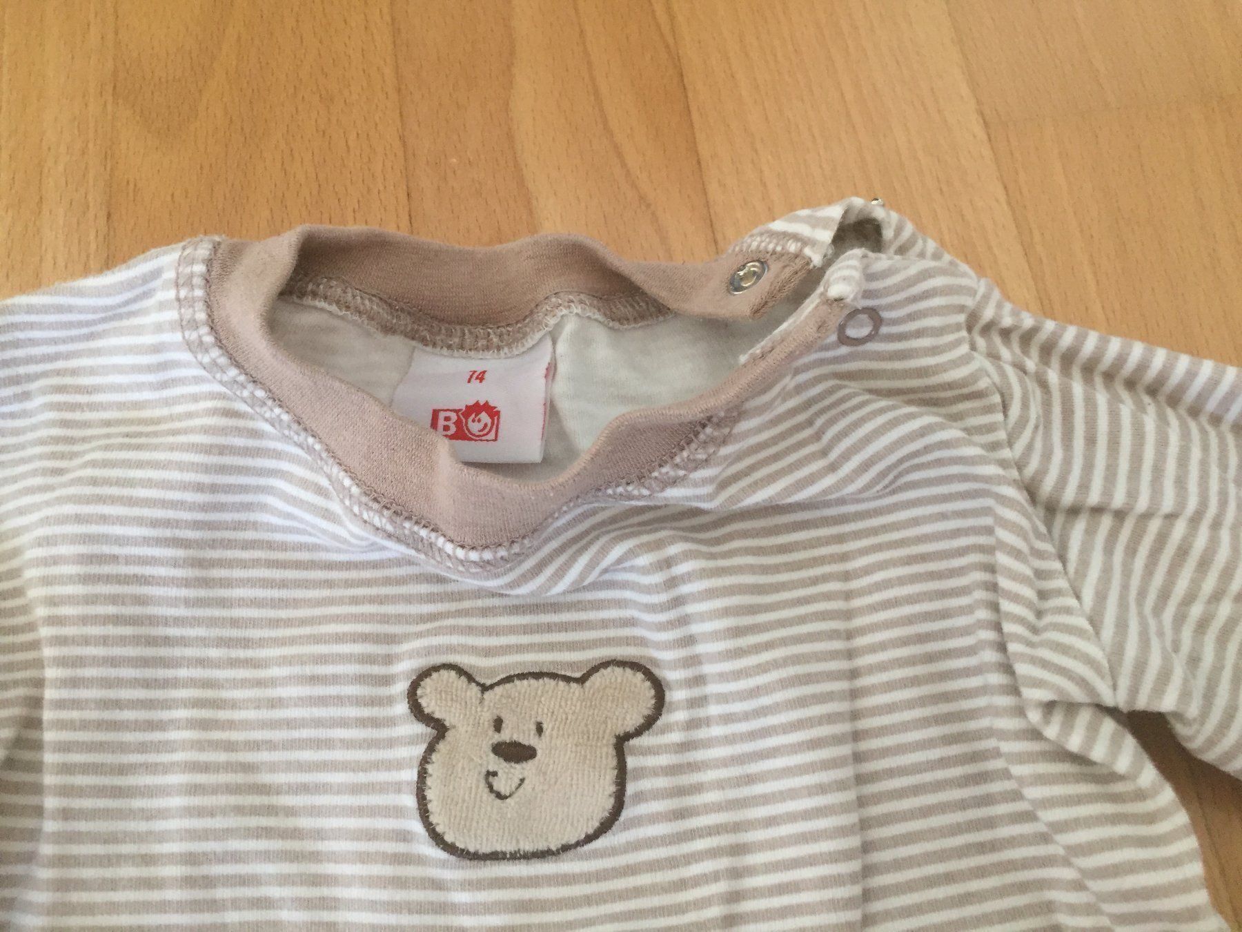 T-shirt: T-Shirt langarm mit Bärmotiv – Usato da Muttenz venduto da Juvenile33 1