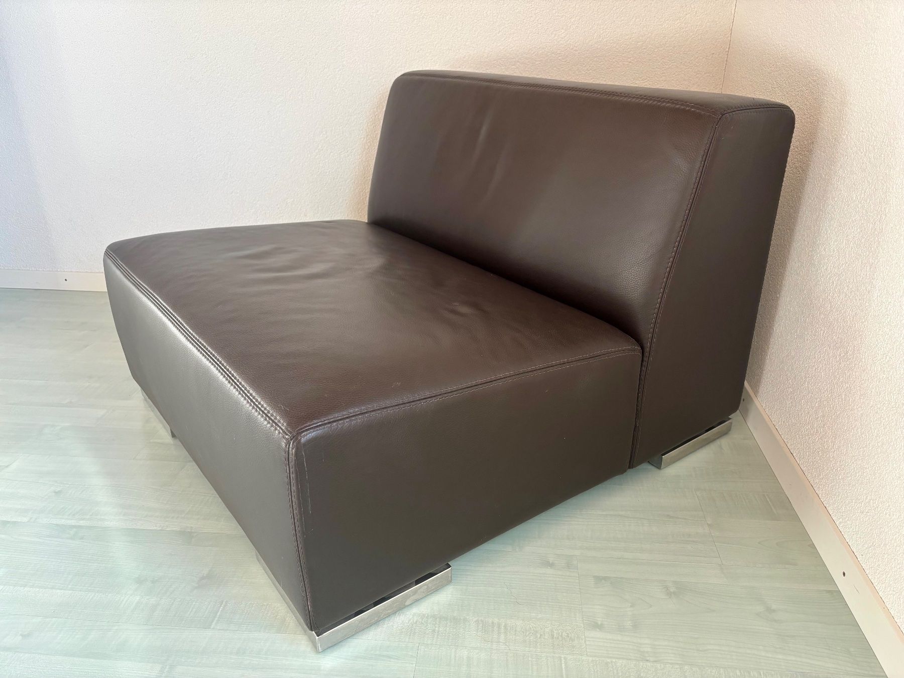 Poltrone: Sessel dunkelbraun mit Metallfüssen – Usato da Sugiez venduto da Top_Second 1