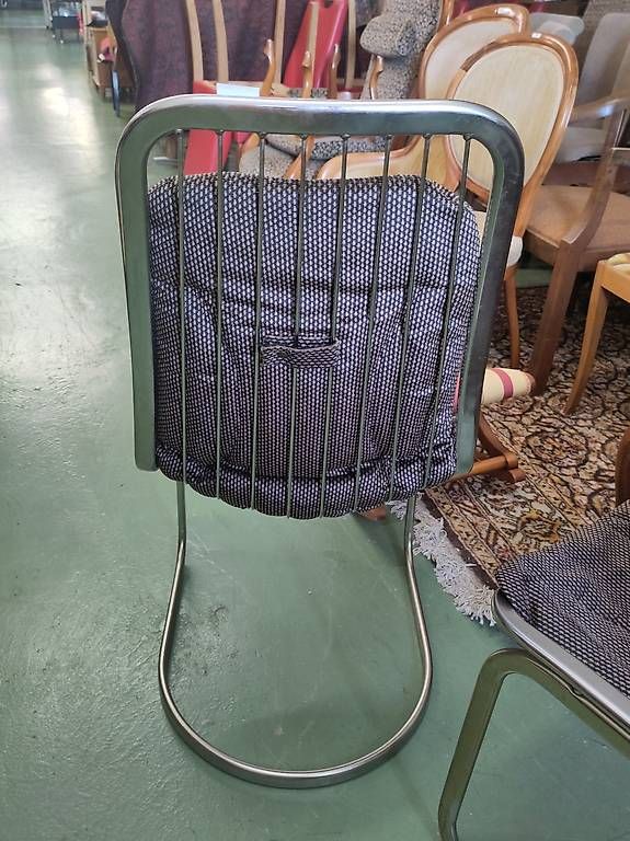 Stühle: Designklassiker Freischwinger 2er Set Metall – Gebraucht aus Pratteln von Cartonsducoeur_bl 4