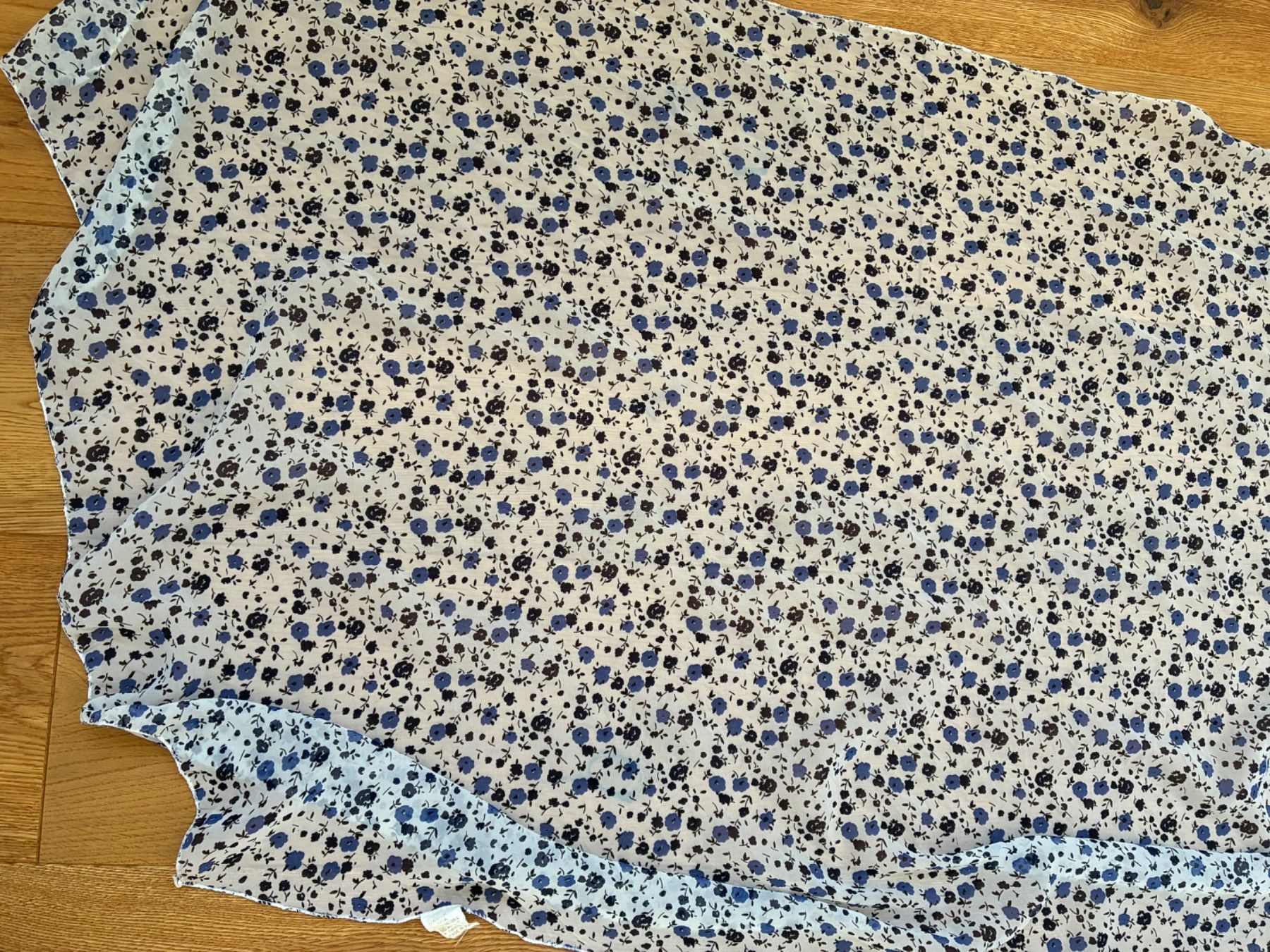 Foulards, Tücher & Schals: Sommerlicher Damenschal mit Blumenmuster, hellblau – Gebraucht aus Murgenthal von chili60 1