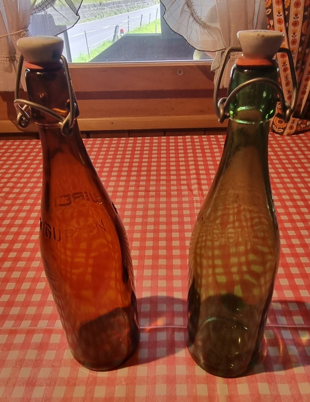 Bicchieri, Caraffe & Bottiglie: Gurten Bier Bügelflaschen 2 Stk  – Usato da Reichenbach i. K. venduto da Uersu86