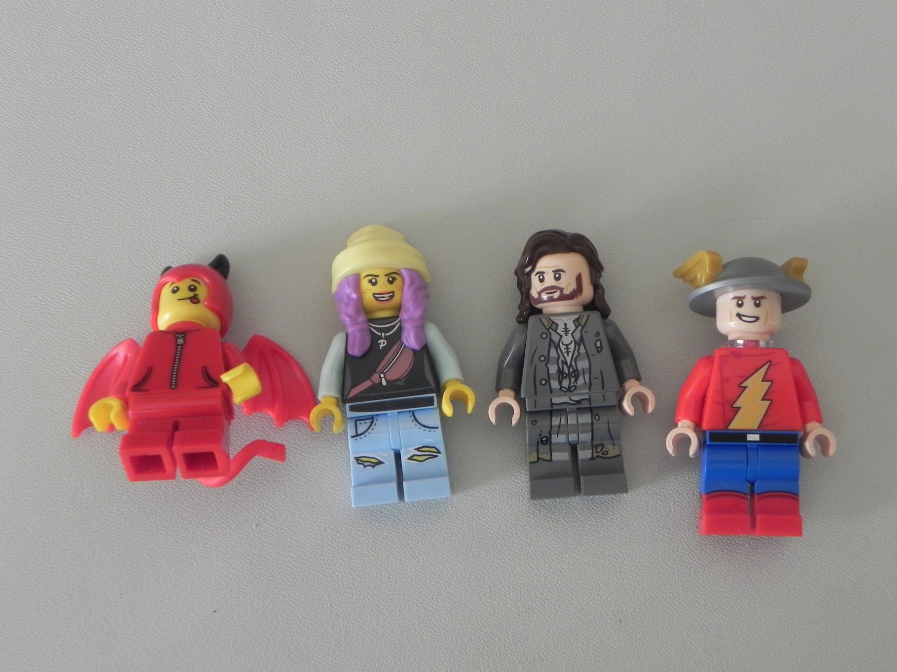 Lego Spielzeuge: 4 Lego Minifiguren – Gebraucht aus Minusio von Lory64 2