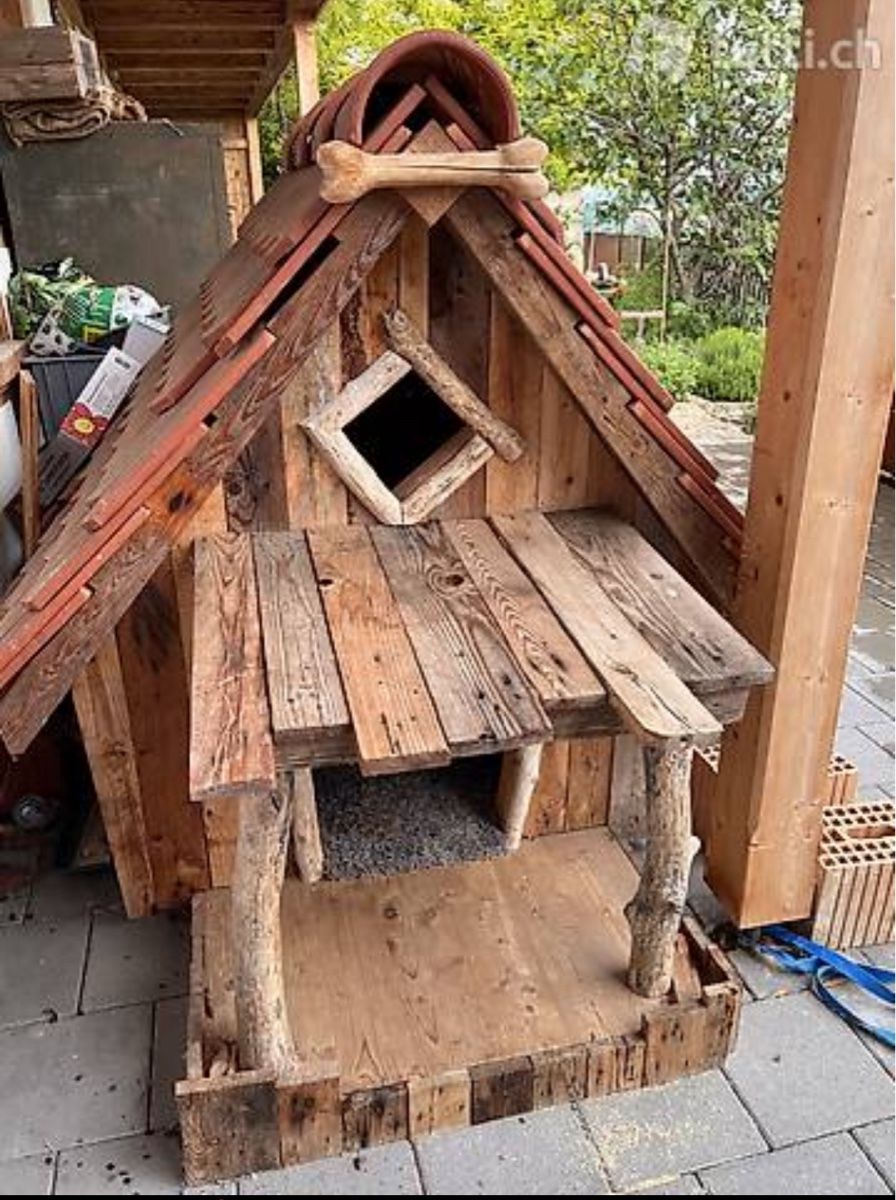 Cucce & Letti: Hundehütte alles Handarbeit – Usato da Tschugg venduto da Merzilla1