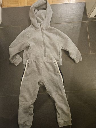 Uniqlo Jogginganzug Gr. 110 Top Zustand, ideal für Herbst!
