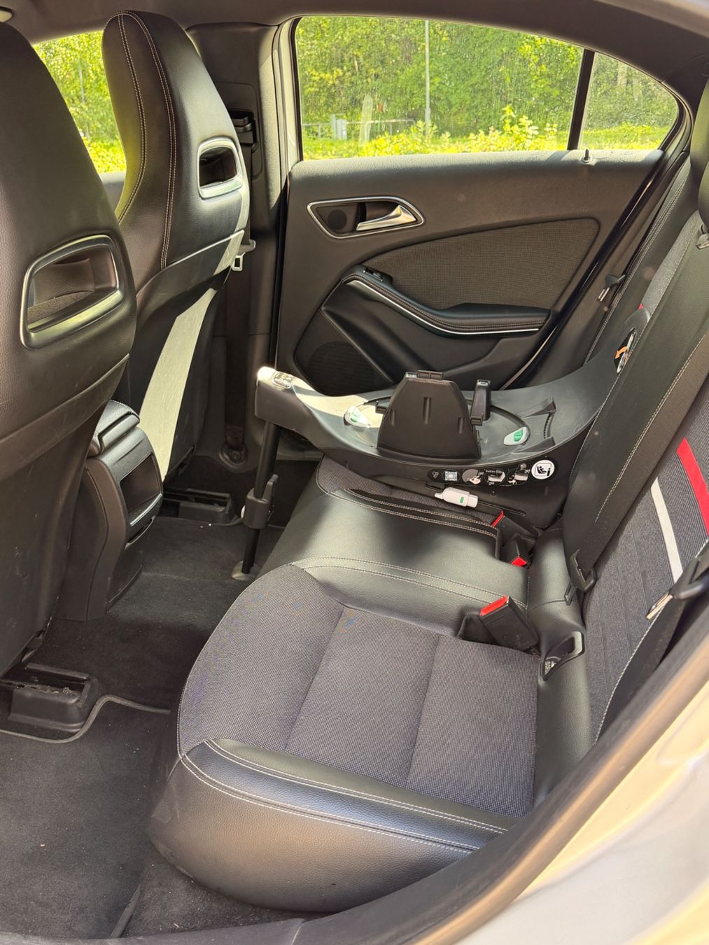 Mercedes-Benz Autos: MERCEDES-BENZ A 180 CDI BlueEfficiency – Gebraucht aus Emmen von eis_kyp8 9