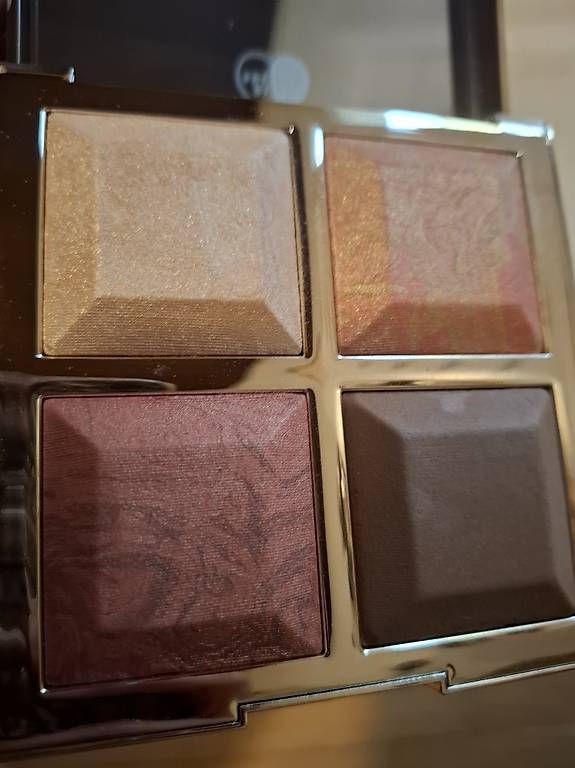Make-up: Contouring Palette – Gebraucht aus Hochdorf von gal_w9hk