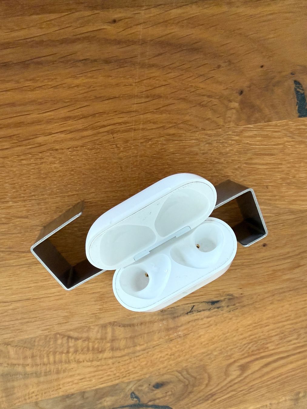 Apple Cuffie: APPLE AirPods 4 Charging Case – Usato da Lausanne venduto da Nine1982 2