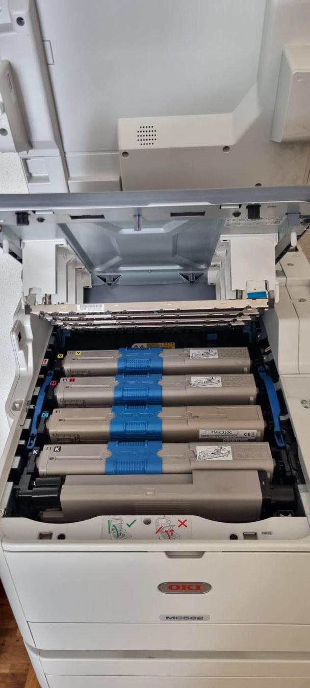 Oki Imprimantes: OKI MC562dn Multifunktionsdrucker + extra Papierkassette – D'occasion à Zürich par azahar11 5