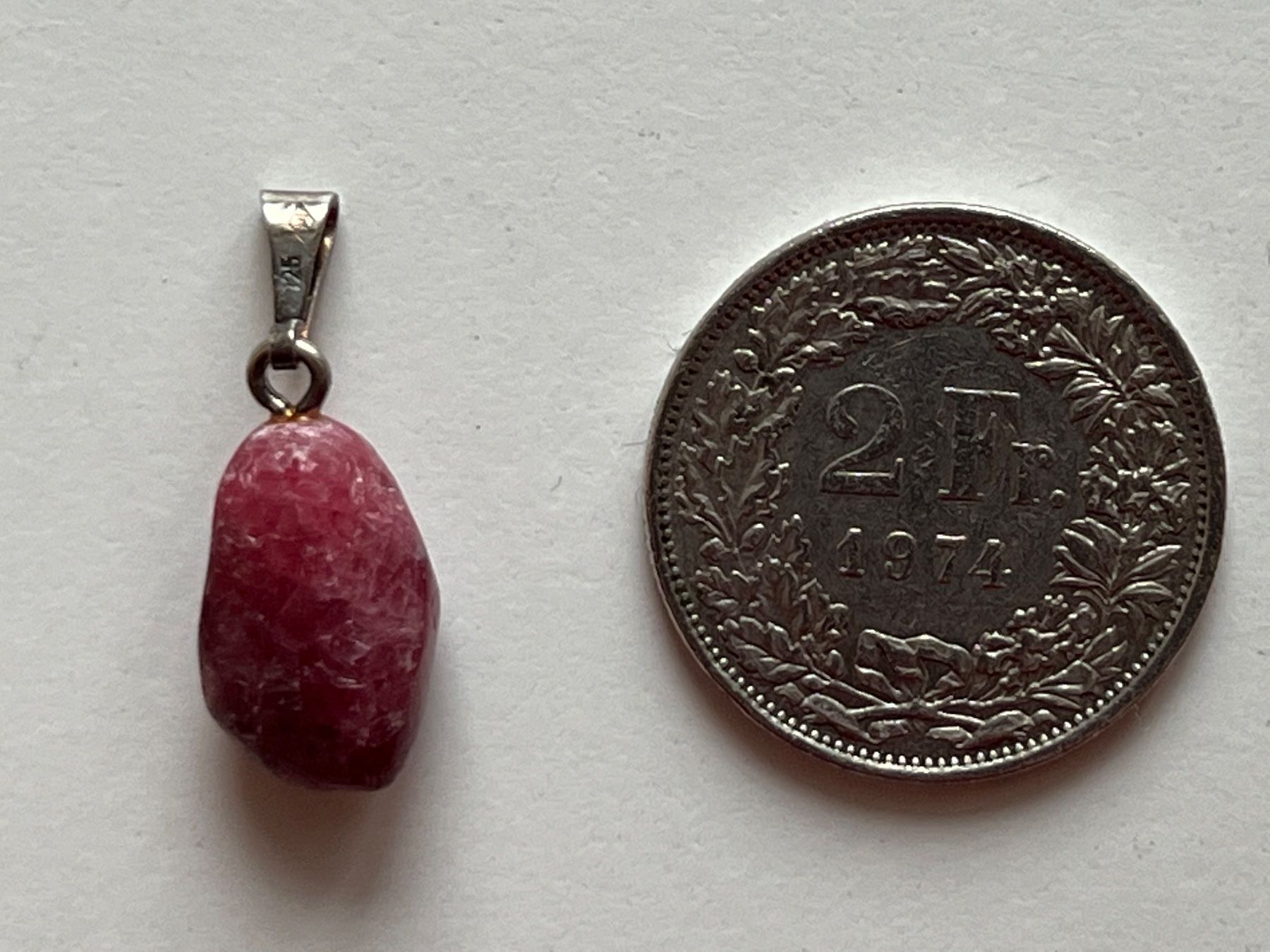 Ciondoli: Halbedelstein Anhänger Magenta – Usato da Zürich venduto da ViolettRosenRot 1
