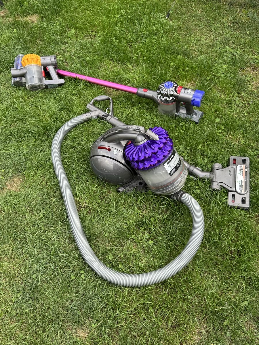 Dyson Aspirapolveri & Accessori: Dyson V-8, V-6, DC-52 – Usato da Büsserach venduto da Brranko