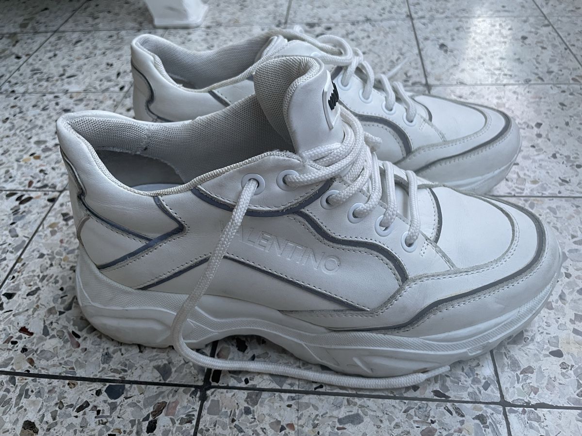 Valentino Scarpe da donna: Baskets Valentino blanches taille 38 bon état – Usato da Genève venduto da nidefa
