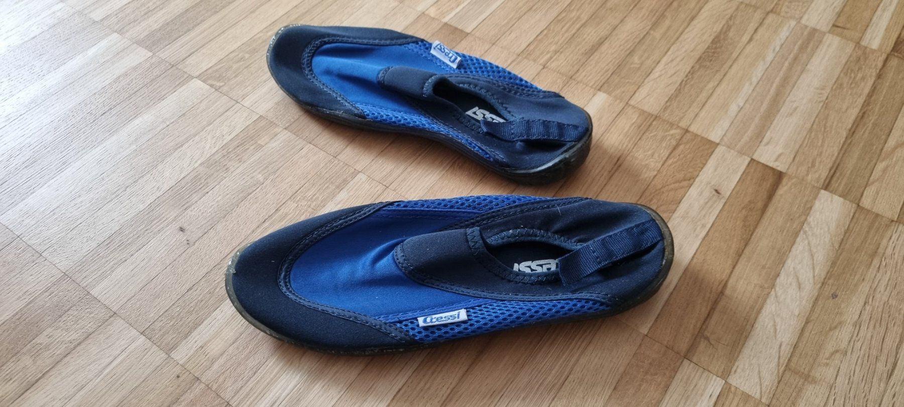 Cressi Herrenschuhe: Badeschuhe/Strandlatschen - Gr. 37 (4) – Gebraucht aus Neftenbach von DanielaS01020304