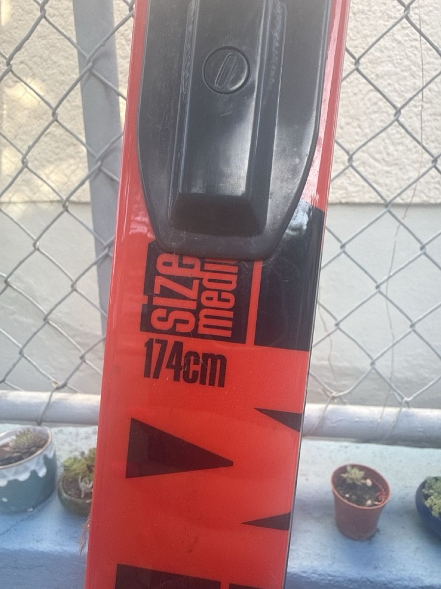 Fischer Sci: Fischer Ski 174cm mit Bindung Alpine – Usato da Zürich venduto da Krikri21 6