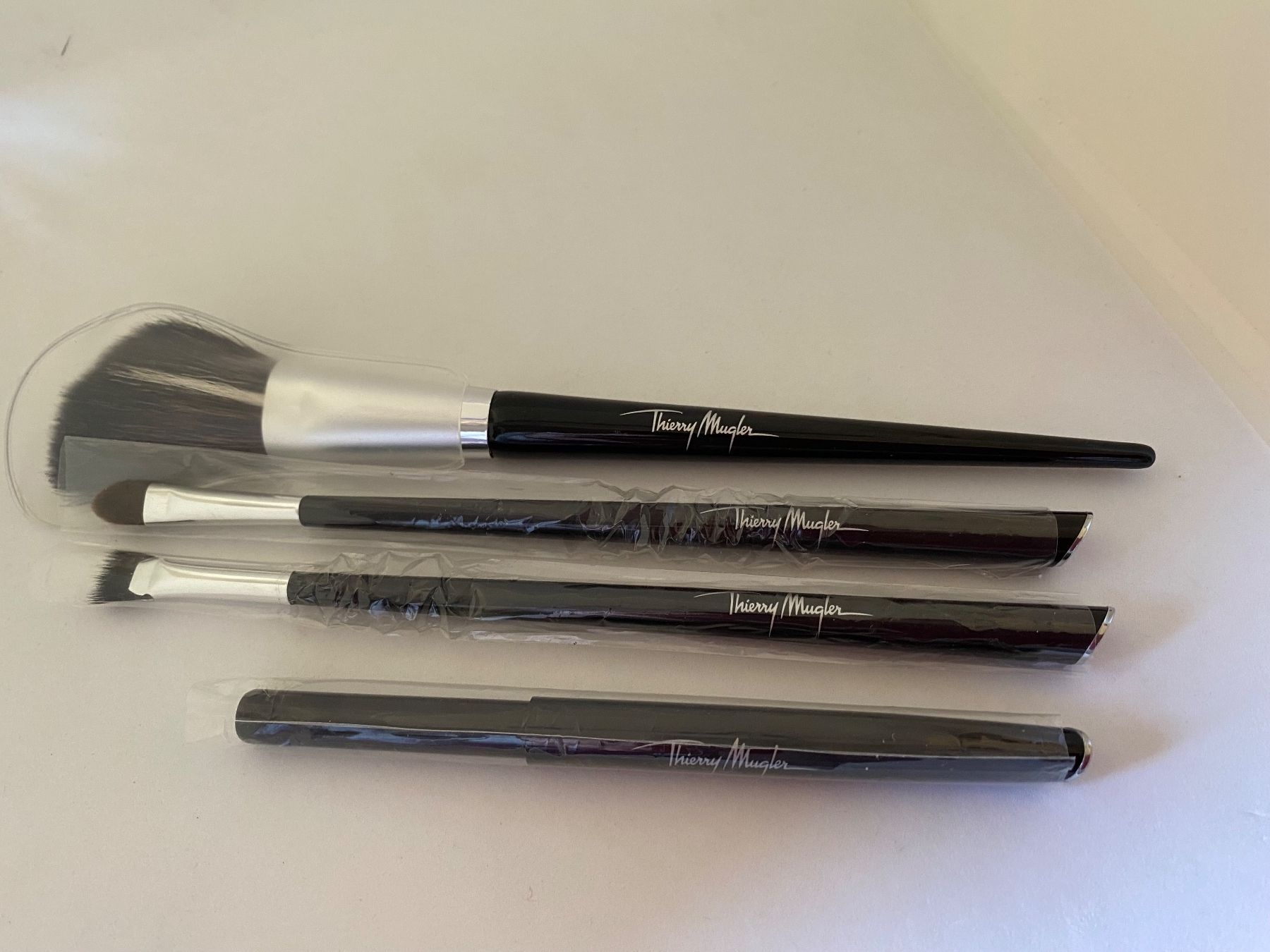 Make-up: Lot de pinceaux Thierry Mugler – Nuovo e nell'imballaggio originale da Bouveret venduto da wes_7zll 1