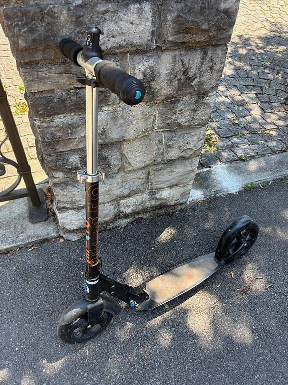 Kickboard: Trottinet gross schwarz gebraucht (micro) – D'occasion à Thun par Lupinmela
