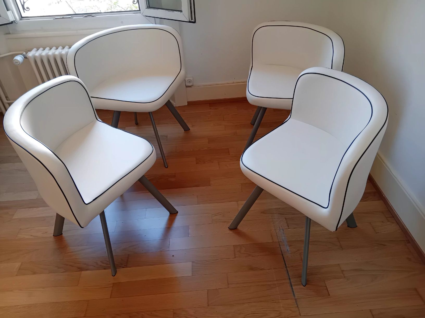 Conforama Sedie: 4 chaises  en cuir neuves – Nuovo e nell'imballaggio originale da Lausanne venduto da tal_8ntx 3
