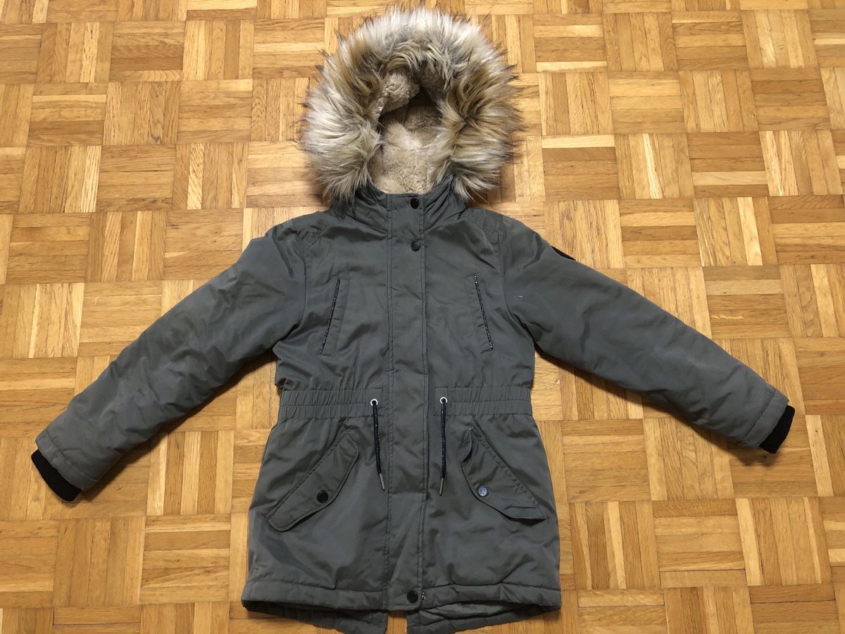C&A Jacken & Mäntel: Mädchen Winterjacke Grösse 140 – Gebraucht aus Aadorf von Kriscross