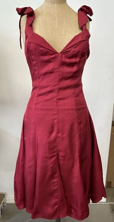 Elegantes Seidenkleid, dunkelrot, Grösse 36, Neu, Made in CH
