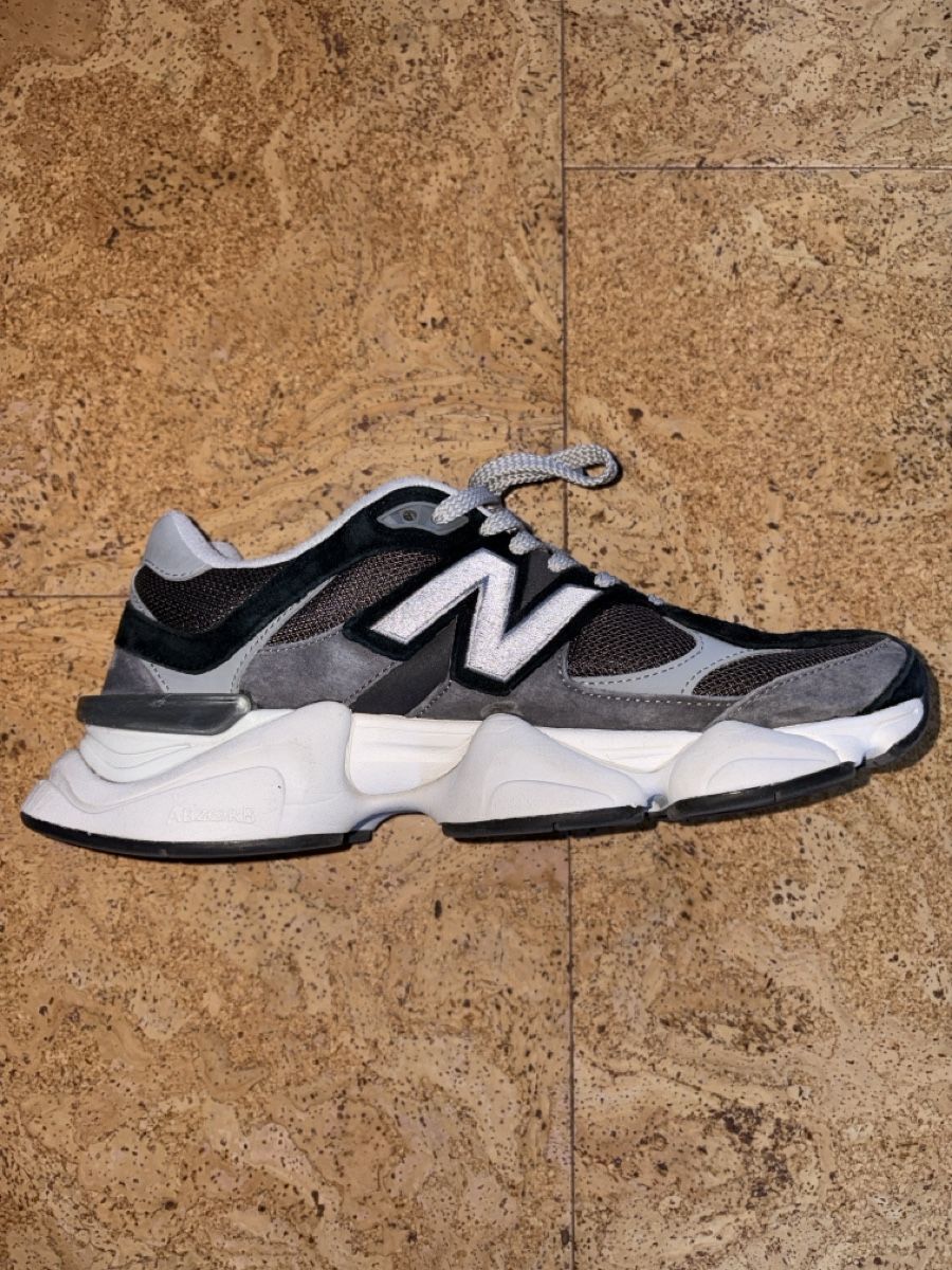 New Balance Scarpe da uomo: New Balance 9060 in EU 43 – Usato da Burgistein venduto da marliber2004 2