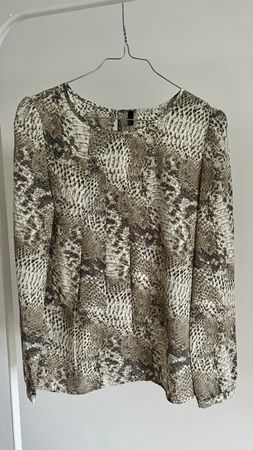 Chemisier Benetton imprimé serpent, élégant