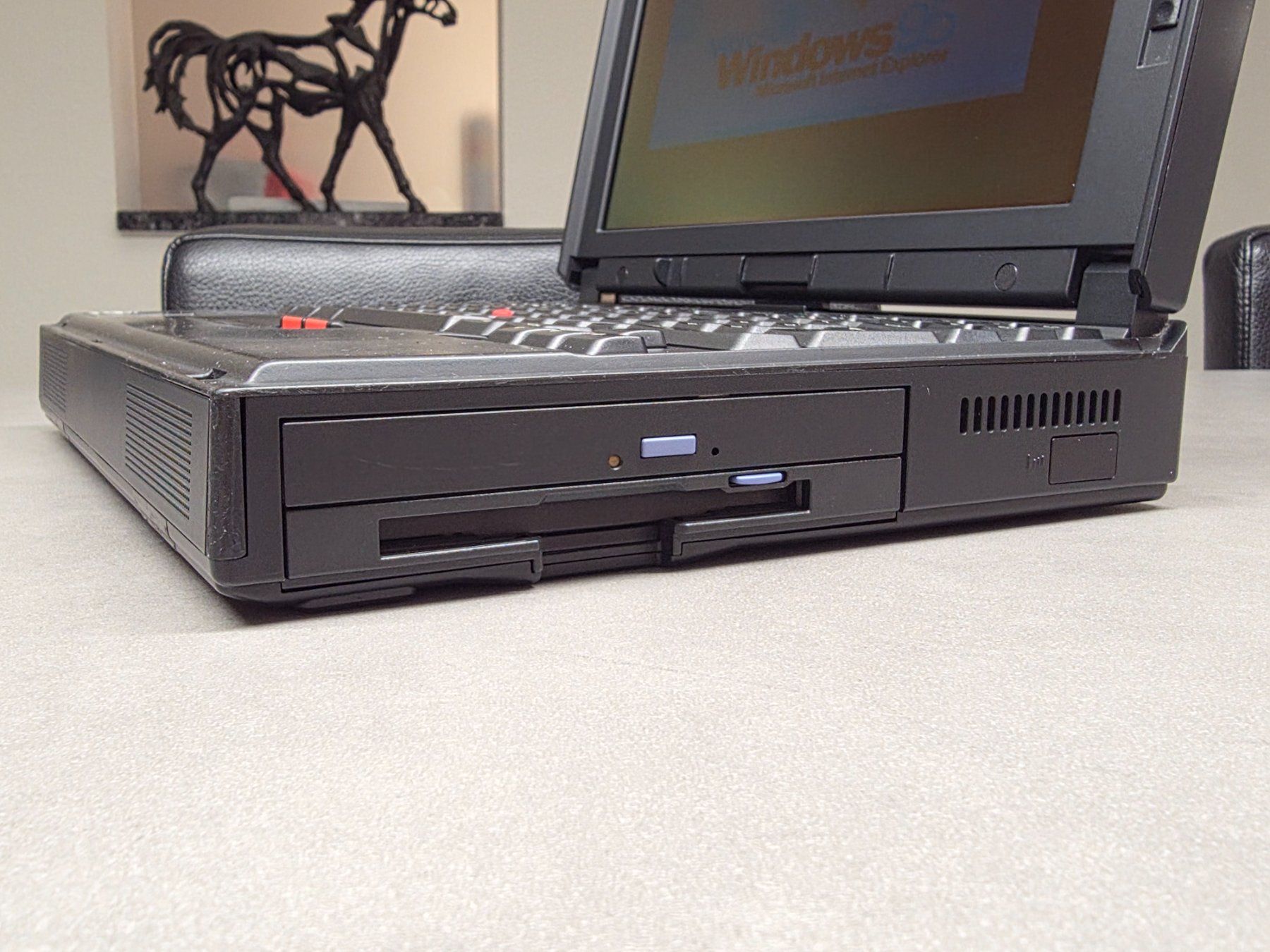 IBM Portables: IBM ThinkPad 380XD - Type 2635 – D'occasion à Lausen par -Vendetta- 3