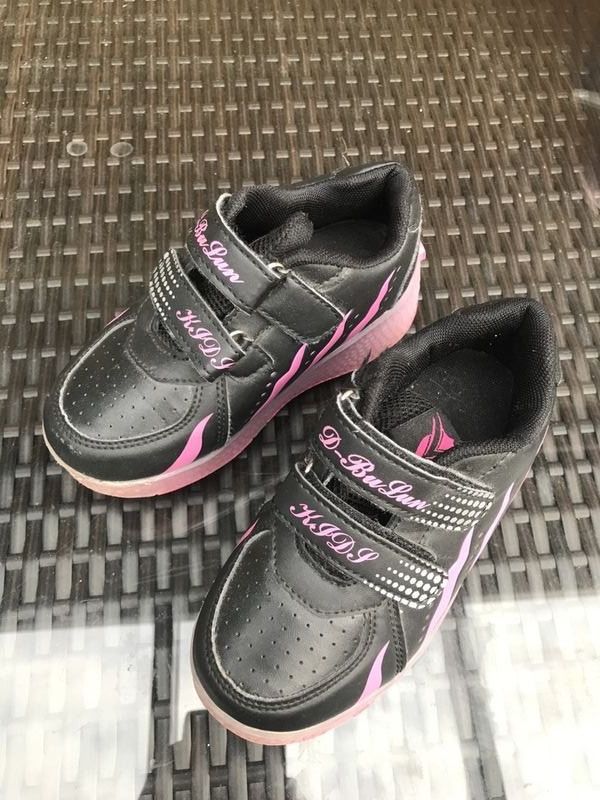 Scarpe per ragazze: Mädchen Sneaker Rollerschuhe  30 – Usato da Bergdietikon venduto da antovale