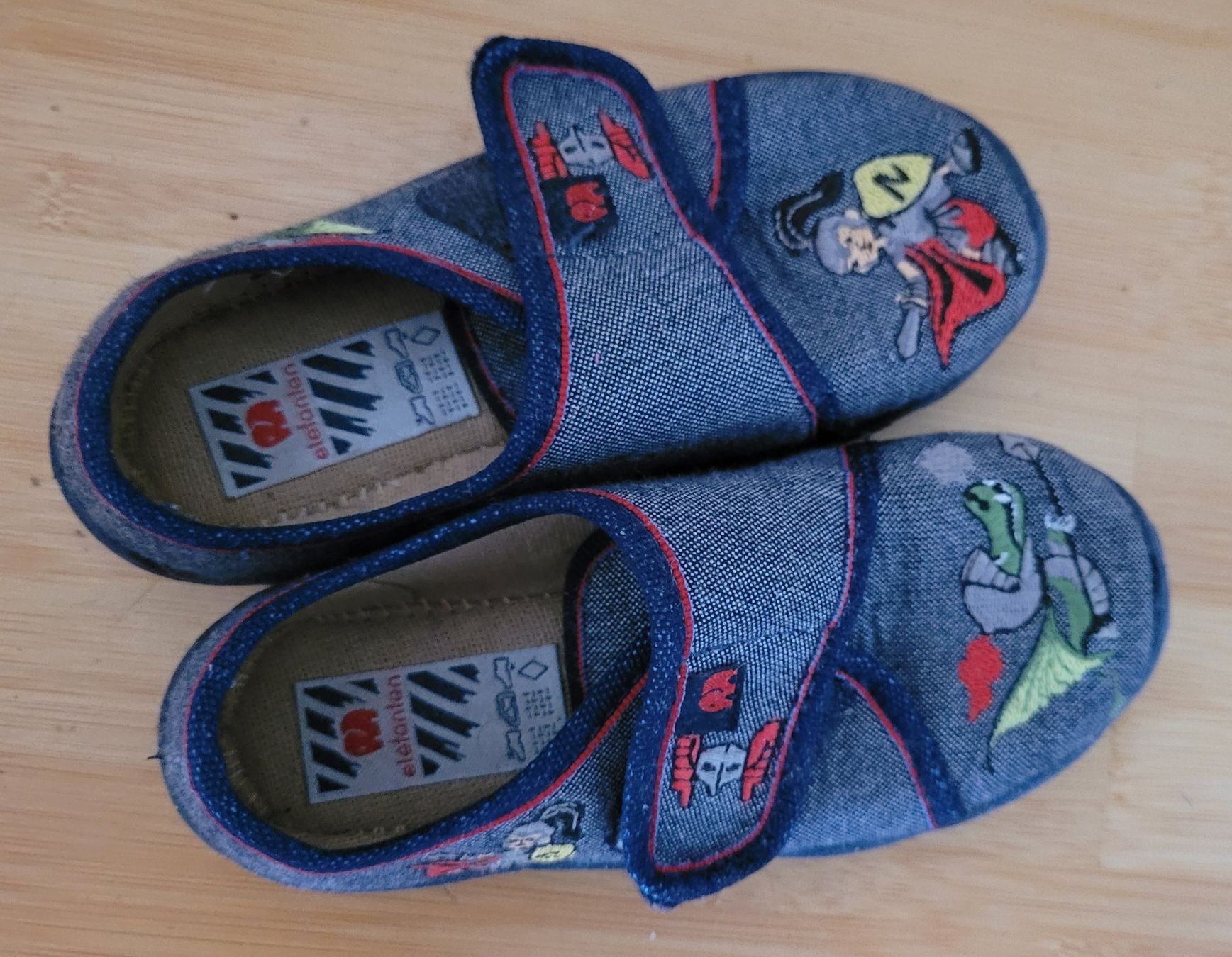 Elefanten Scarpe per ragazzi: Hausschuhe, Finken, Elefanten Grösse 25 – Usato da Winkel venduto da Tongabonga