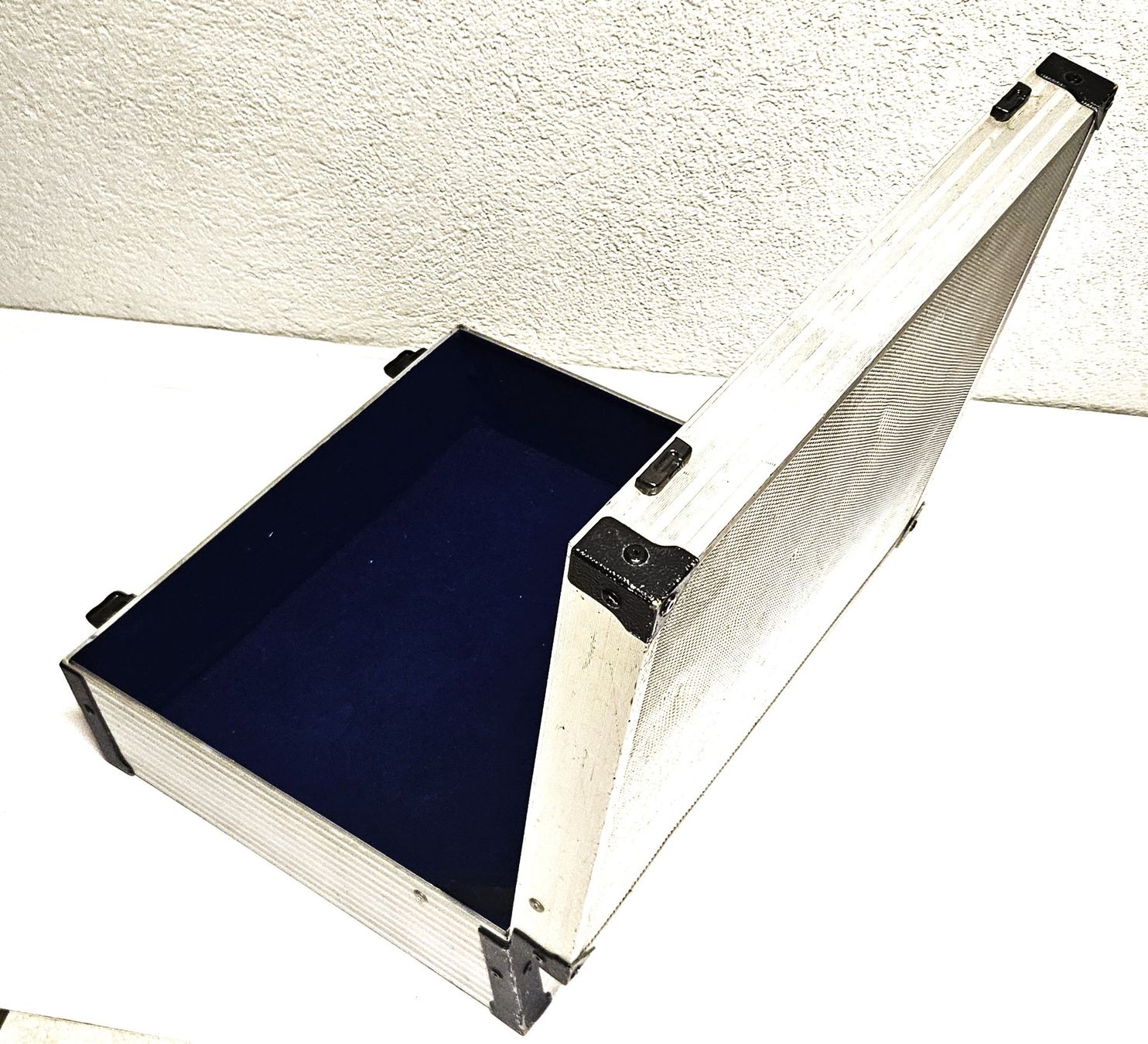 Reisekoffer: Alu-Case  für Instr. oder Mixer etc.(Occasion)) – Gebraucht aus Wöschnau von Musikhaus-Luethy5012 5