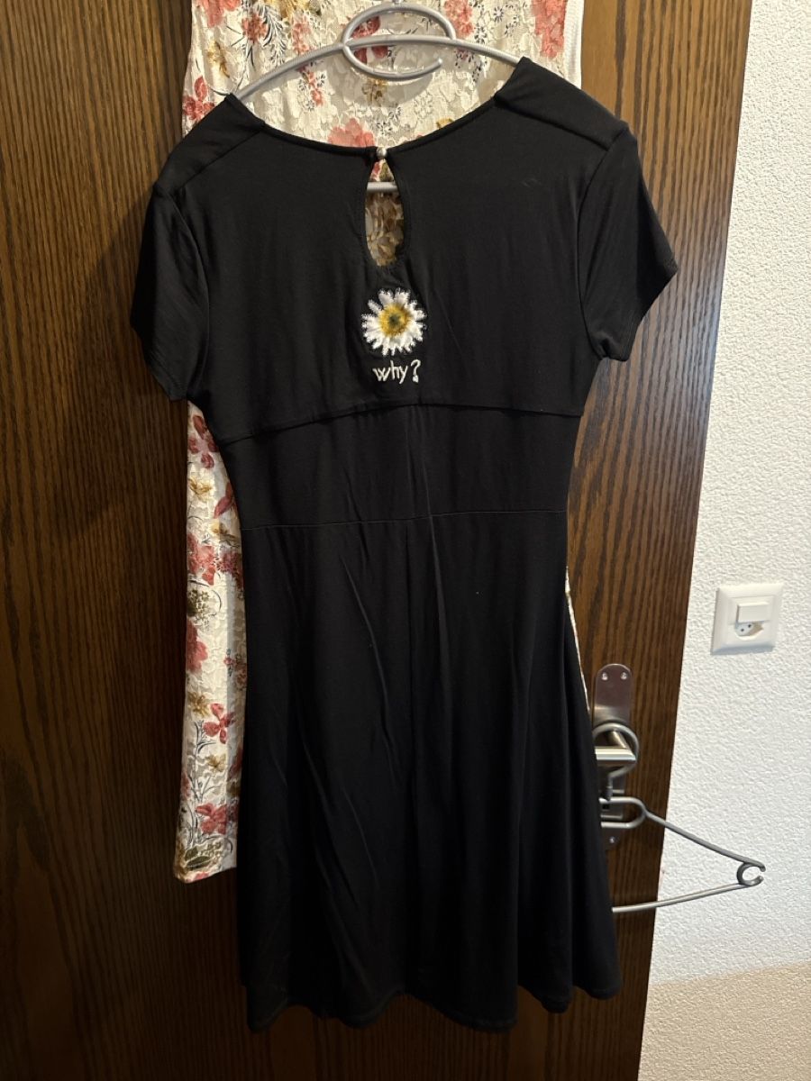 Desigual Vestiti: Kleid desigual und Kleid mit Blumen  – Usato da Pieterlen venduto da Ksenia3003 1