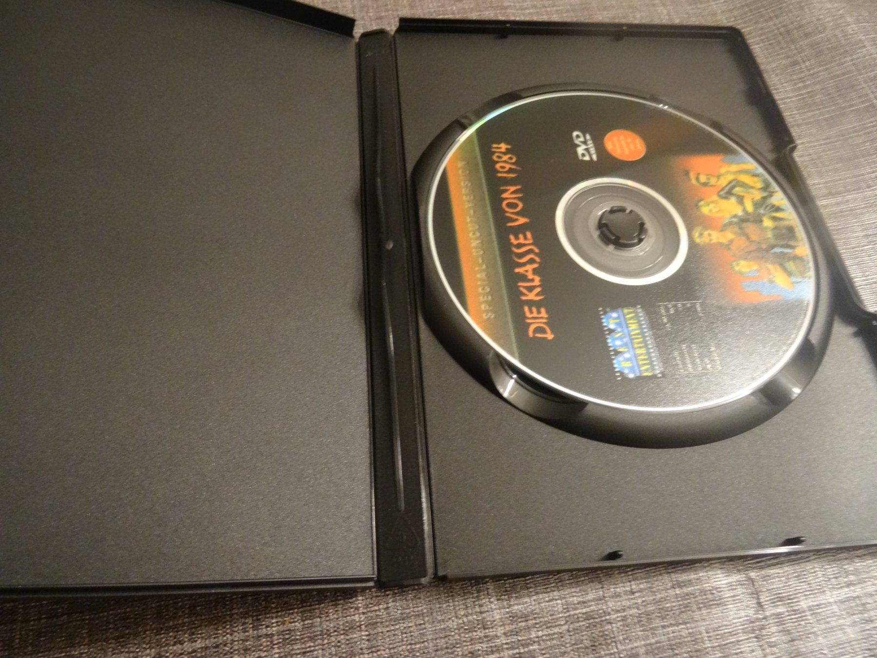 Tutti i DVDs: DVD Die Klasse von 1984 Special Uncut Version – Usato da Olten venduto da Disc-Verkauf 1