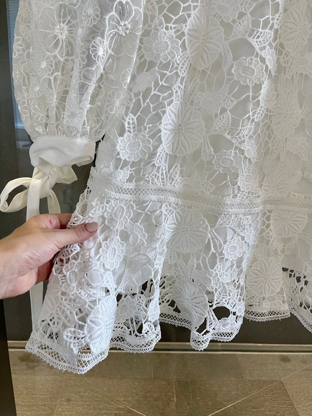 Robes: Kleid mit Blumenapplikationen Grösse S – D'occasion à Ennetbürgen par sarahsofia 3