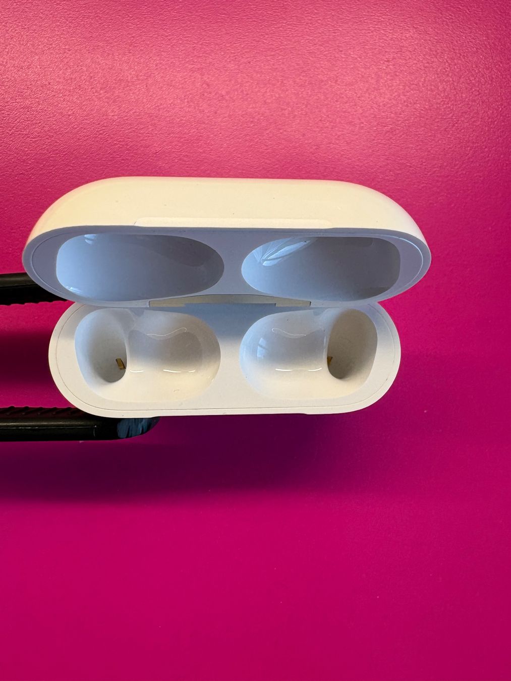 Apple Caricabatterie: Apple AirPods Pro2 charging case (A2968). – Usato da Lausanne venduto da sil_2dxk 3