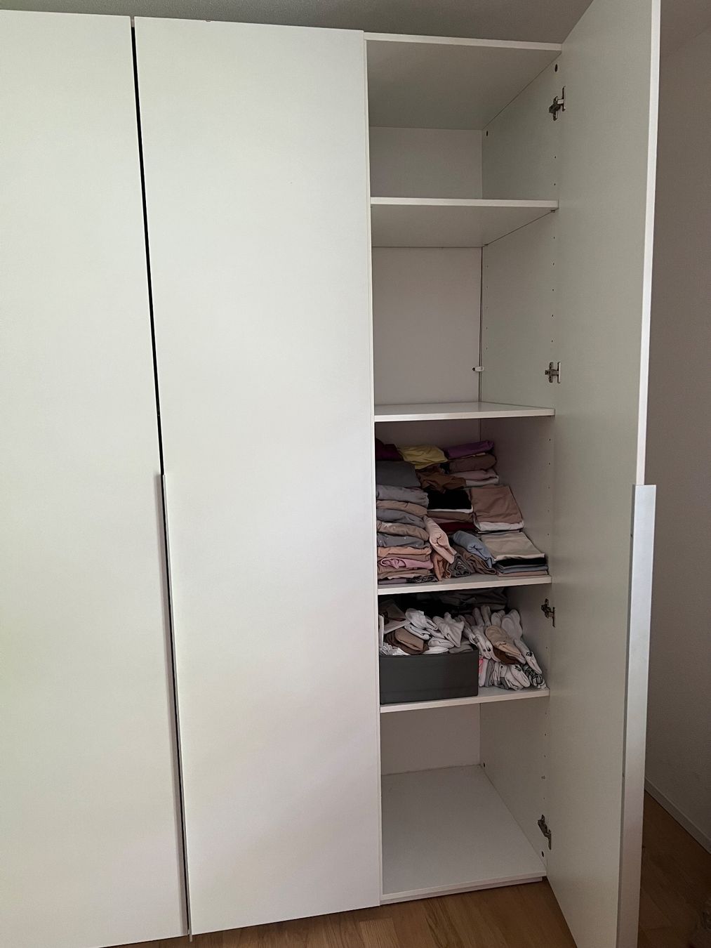 gratis/ zu verschenken 😊. 4-fach-schrank (gebraucht) in huttwil