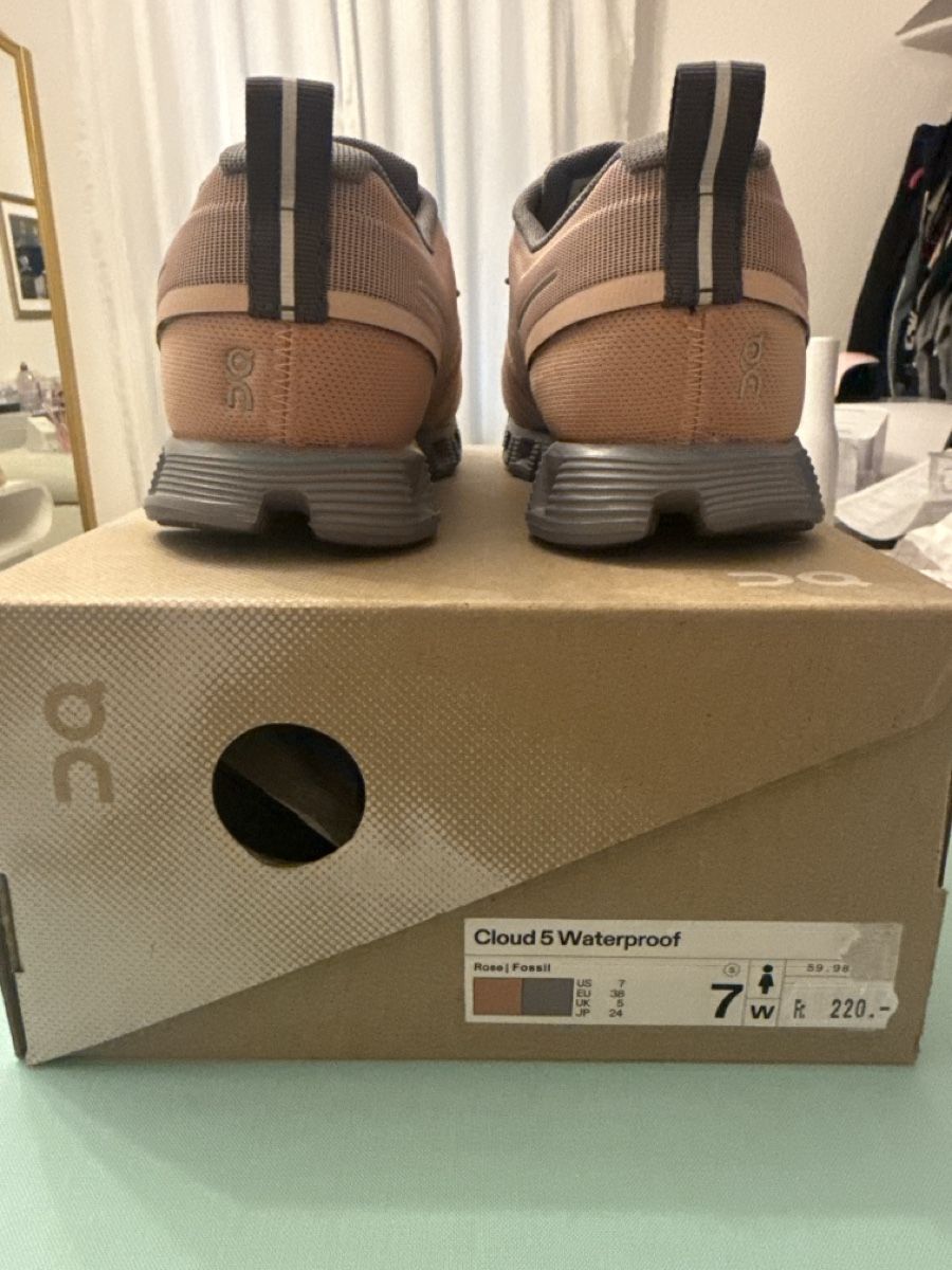 On Scarpe da donna: On Cloud 5 Waterproof Damenschuh Grösse 38 – Nuovo e nell'imballaggio originale da Sirnach venduto da Gin_kobi02 2