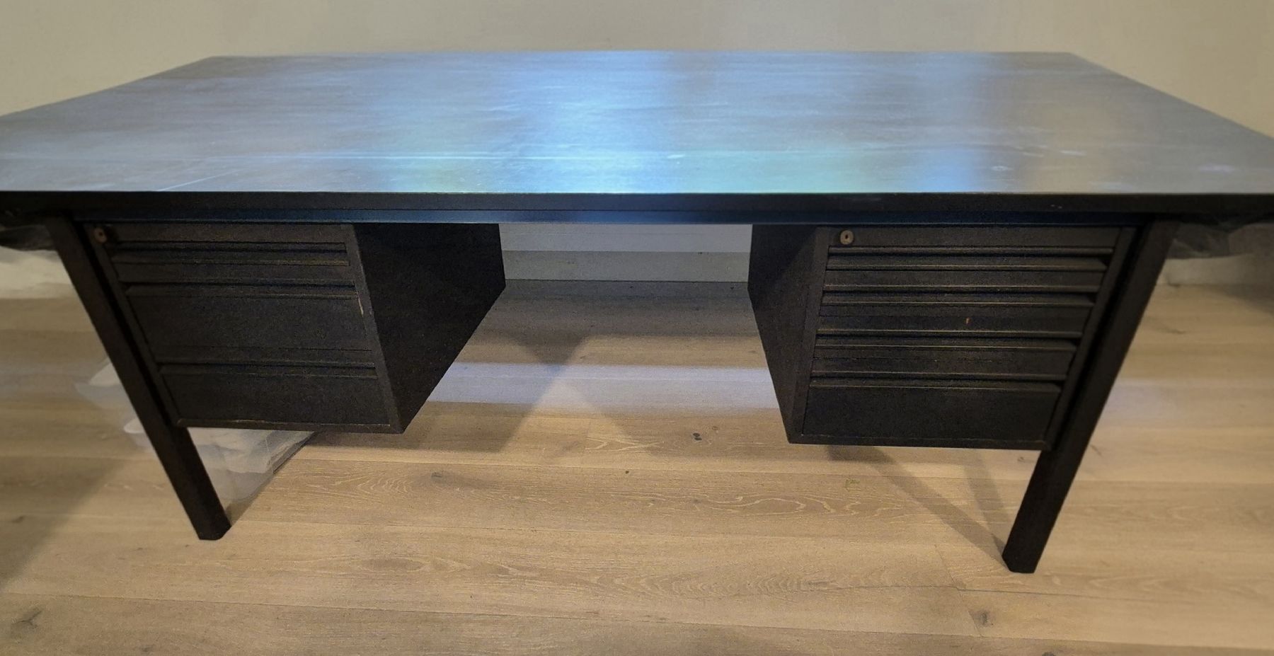 Scrivanie: Massive Holztisch – Usato da Märstetten venduto da Optika 3