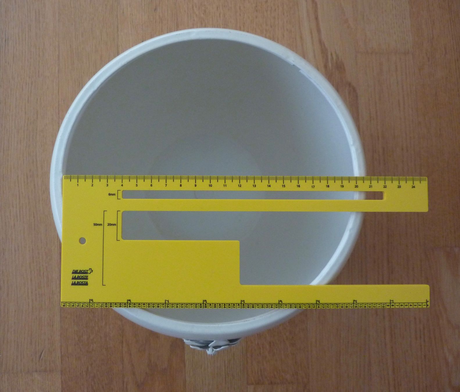 Vasi per fiori: Cachepot Übertopf Metall mit Blüten beige / sand – Usato da Allschwil venduto da millefiori3 3
