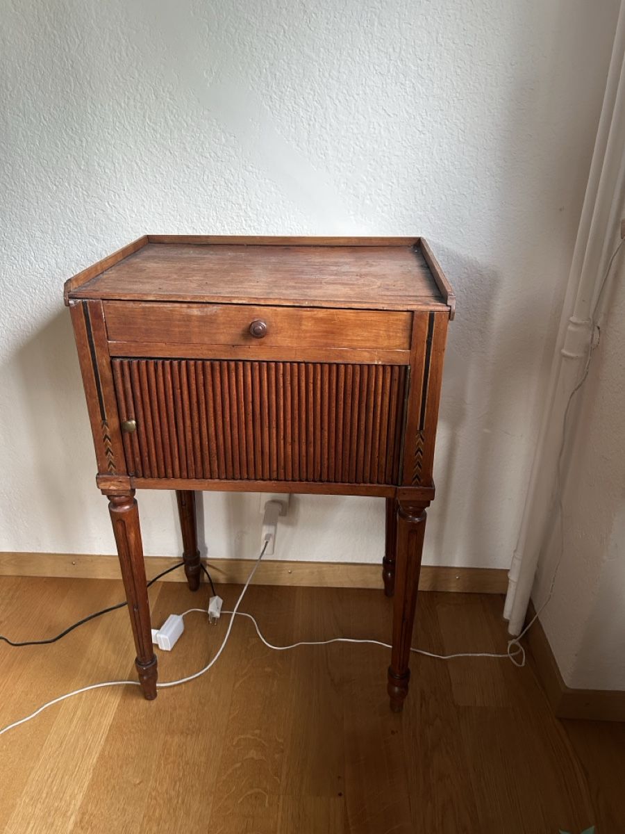 Comodini: Vintage Wooden Cabinet  – Usato da Bern venduto da aev_lg7w