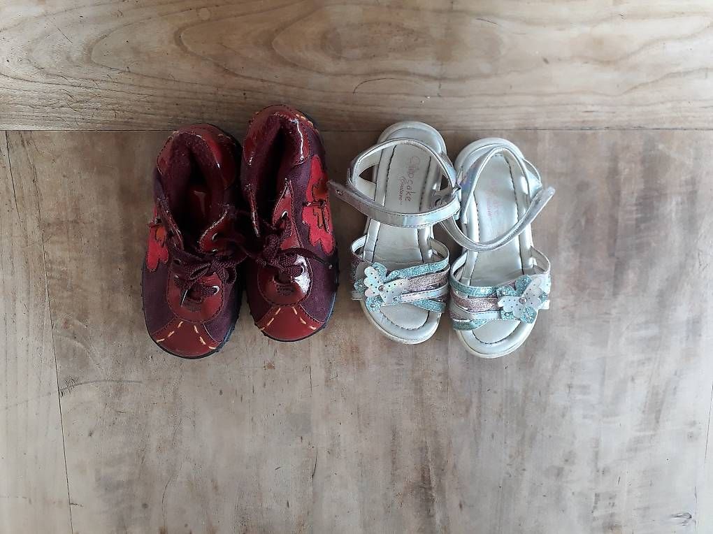 Schuhe für Mädchen: Chaussures taille 26 – Gebraucht aus Sierre von noe_y7vf