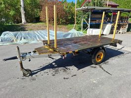 Anhänger mit Holzboden und Rungen