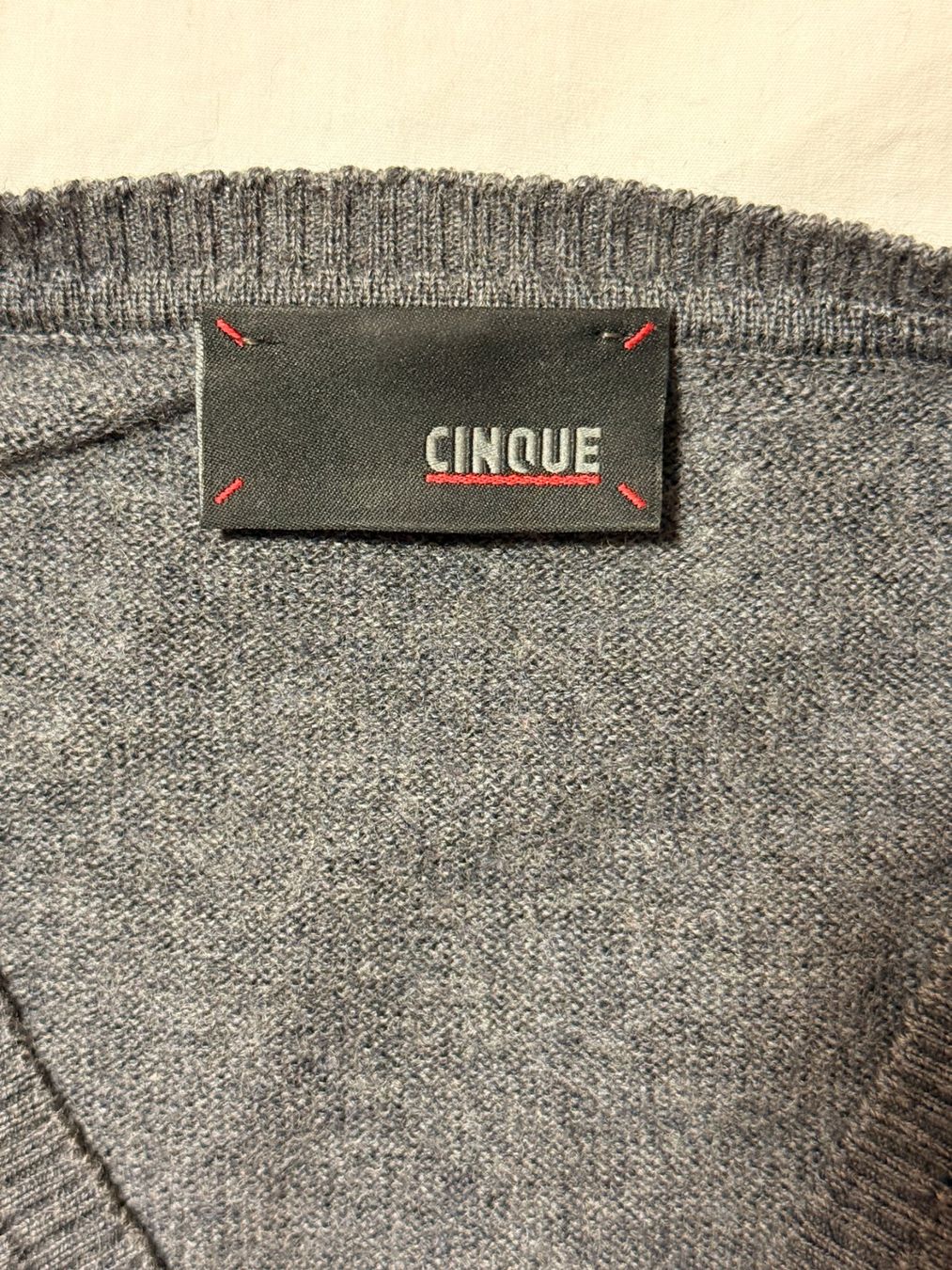 Cinque Maglioni & Felpe: CINQUE V-Neck Pullover grau Gr. L fällt wie M aus – Usato da Zürich venduto da Fraench 3