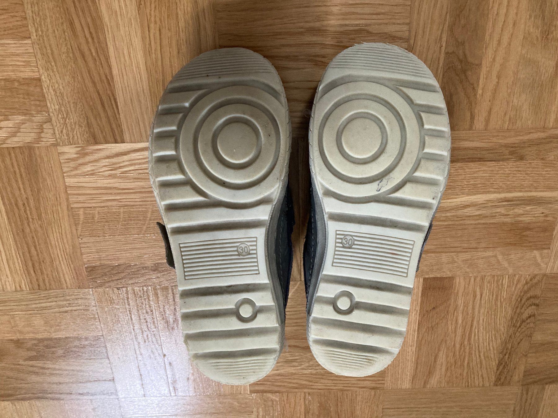 Scarpe per ragazzi: Kinder Schuhe Leder Klettverschluss Gr. 30, neuwertig – Nuovo (secondo la descrizione) da Winterthur venduto da nelead 2
